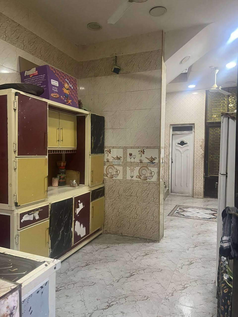 السلام عليكم بيت للبيع 80 متى غرفه نوم واستقبال الطابق الثاني ثلاث غرف حمامات اثنين العنوان بغداد شعله شارع 60 ‏‪***********‬‏
