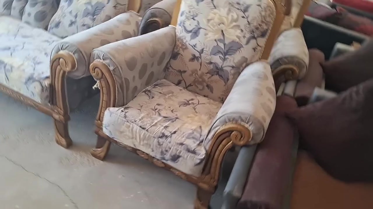 تخم ملكي زان باله تركي نظيف جدا 10 نفر كلش امرتب اسفنج مضغوط كل ضرر مابيه وخشب قوي كلش   بابل الحله الحمزة الغربي   ويوجود توصيل♥️
***********
