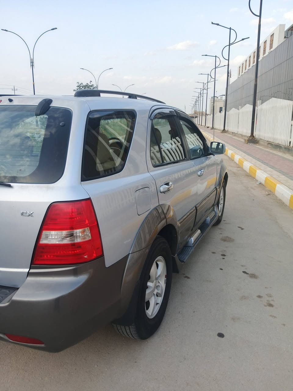 السلام عليكم كيا سورينتو للبيع
موديل 2008
كفاله عامه ضربه او تبديل او صبغ 
ماشيه 140
فور ويل 
شاشه كامره 
على وضع شركه 
مكينه 3300 مامفتوحه
تبريد حداديه 
جاهزه من كل نواحي 
سنويه 30بسمي 
رقم دولي بصره 
العنوان ناصريه مركز 
***********
