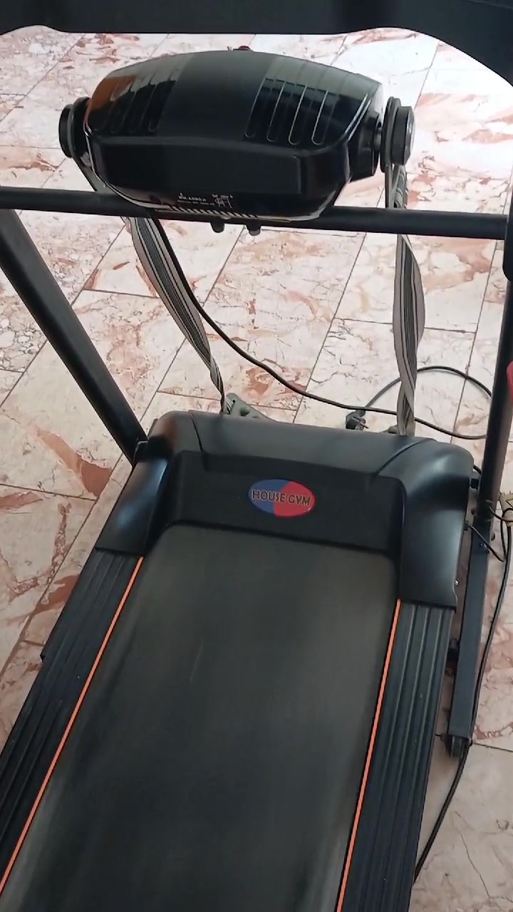 السلام عليكم ورحمة الله وبركاتة جهاز جري نظيف جدا مستعمل قليل جدا يحتوي على جهاز تكسير الدهون مدمج مع الجهاز يتحمل وزن 180 كيلو السعر 250 العنوان  بغداد  الدورة  حي الصحة
شنو حالة الجهاز؟: 
مستعمل قليل جدا 
شنو أقصى وزن يتحمله الجهاز؟: 
180 كيلو 
وين موقع البيع؟: 
بغداد / الدورة/ حي الصحة/ الشارع الرئيسي 
هل السعر قابل للتفاوض؟: 
نعم 
