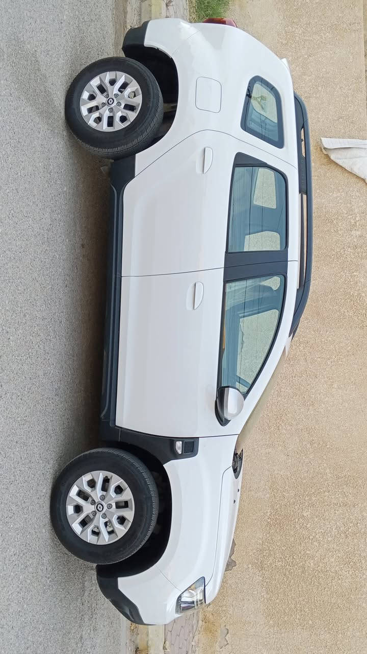 نوع السياره  رينو داتسر مديل2025 ماشيه 2000 مكفوله من اي ضرر الرقم بغداد بأسمي العنوان كوت .واسط السعر 135 وبيهه مجال المواصفات مكينه 1600  ***********
