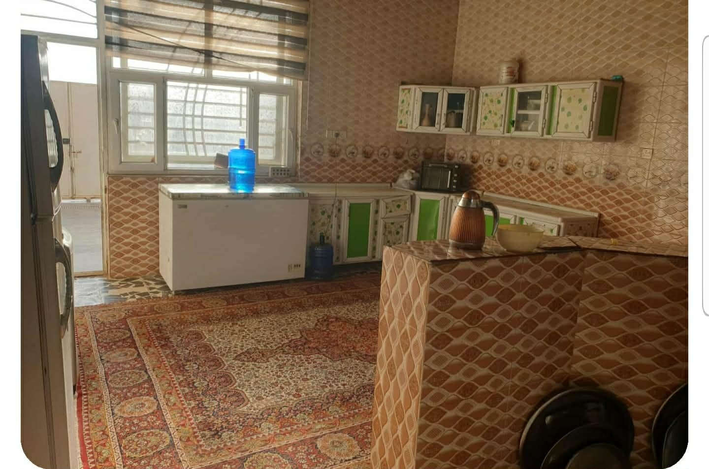 بيت بحي الفارس 200م ثاني بيت عن الركن مقابل حديقة بداية حي الفارس قرب المحطة موقع جيد جدا طابق واحد والطابق الثاني غرفتين الاماميات مهيكلات فقط والطابق الارضي غرفتين وصالة استقبال مطبخ حار بارد صحيات داخلية خارجية سعرة 260 مليون رقم التواصل ***********
