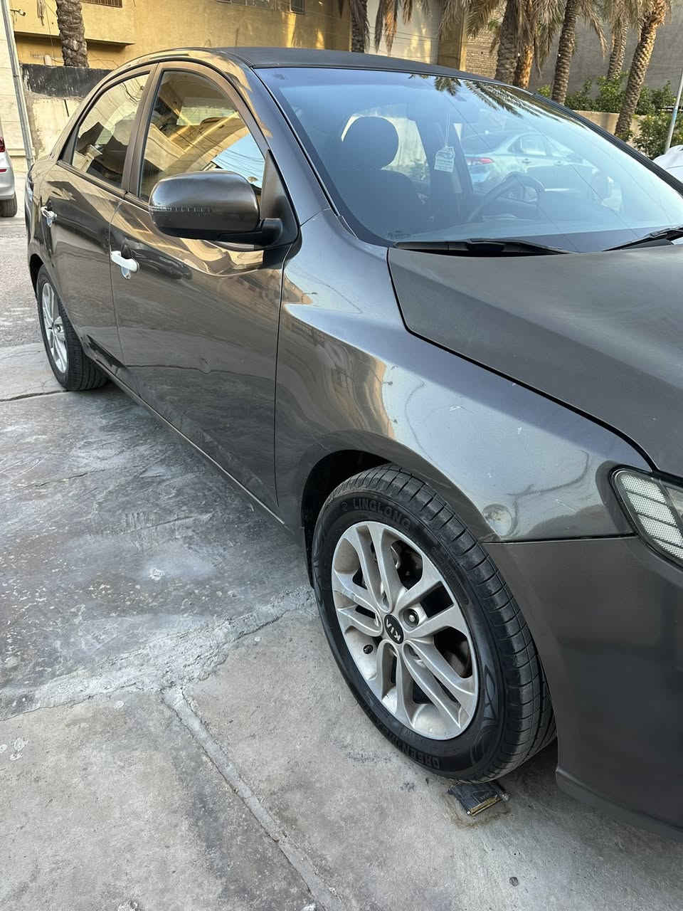 السلام عليكم سيراتو موديل ٢٠١١بيها قطعتين صبغ وشوية جراد  بدون اي دواخل كير مكينة كفالة اسعر ٧٨ وبيها مجال بسيط العنوان بغداد شارع فلسطين الاتصال ***********
