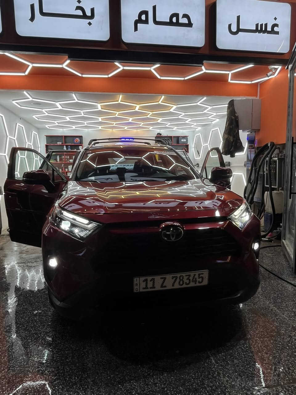 🚗 للبيع تويوتا RAV4 2024 هايبرد 🚗
▪️ الفئة: XLE

▪️ اللون: أحمر

▪️ المكينة: 2500 سي سي – هايبرد

▪️ الدفع: فور ويل (AWD)

▪️ الممشى: 82 فقط

▪️ القير: أوتوماتيك

▪️ الحالة: كلش جديدة

✨ المواصفات:

▪️ كشنات جلد

▪️ تدفئة كشنات

▪️ فتحة سقف

▪️ جنطة كهربائية

🔧 الملاحظات:

▪️ ضربةجاملغ  اليمين

▪️ الباب اليمين مبدّل

▪️ باقي السيارة مكفول بدون لغود

📄 التسجيل: السيارة باسمي – رقم بغداد

📍 العنوان: بغداد – العامرية أو حي الحسين 

📞 الهاتف: ***********
