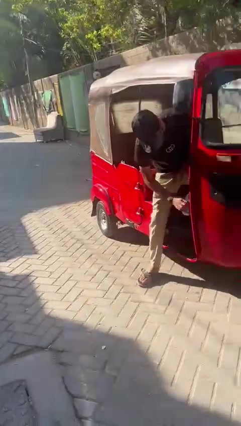 السلام عليكم ورحمت الله وبركاته بيت للبيع مساحه 100متر يحتوي عله ستقبال وغرفتين جوه وحده فوك

العنوان بغداد مدينه الصدر قطاع 51
التواصل عله هاذ الرقم ***********
