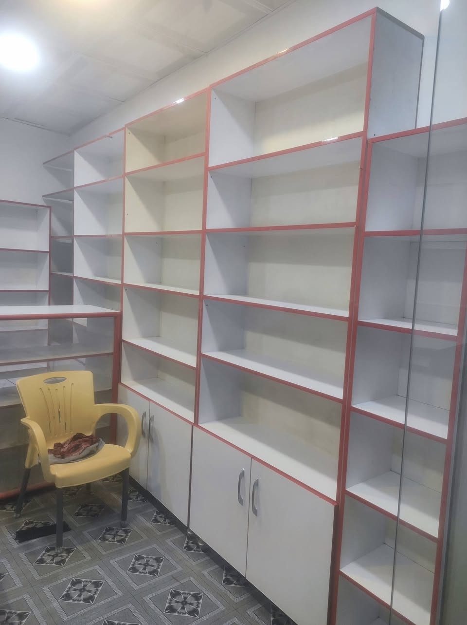 السلام عليكم ورحمه الله وبركاته 
يتوفر فاترينات مع ميوزة للبيع تفصال جديد درجة أولى أستعمال شهرين فقط لاغير ......... للأستفسار الأتصال على الرقم التالي ***********
***********
