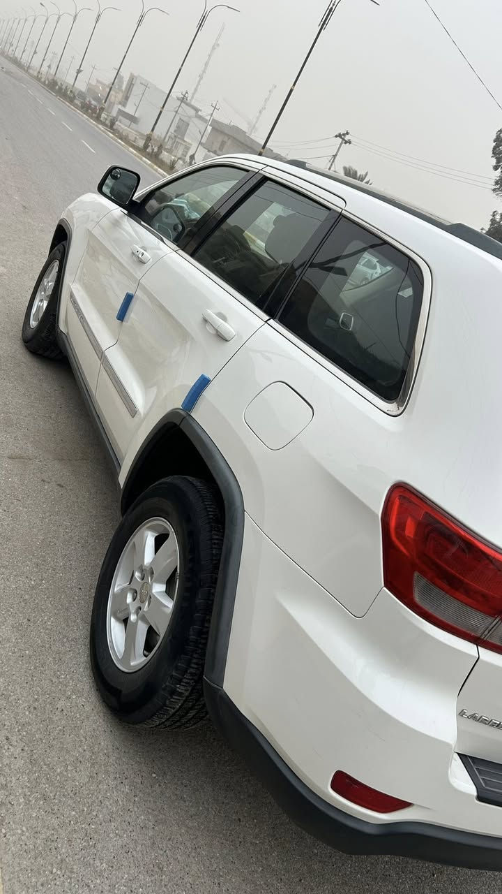 جيب لاريدو للبيع فقط موديل 2012 وارد امريكي مكفوله شوي رش البنيد موضح بالسونار مكينه 6سلندر ابيض بصمه تشغيل كشن كهربائي مثبت سرعه تحكم ستيرن مانع انزلاق رقم دولي مميز مواصفات لاريدو معروفه تقرير امريكا موجود وياها 

السعر 180وبيها مجال 
مكان ديالى شهربان 
الرقم ***********
