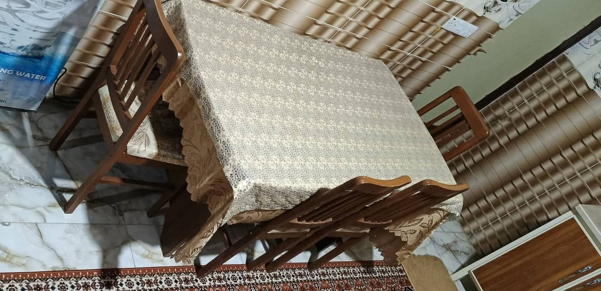 ميز طعام صاج للبيع مع اربع كراسي سعر 100 وبي مجال للأتصال على الرقم ***********
