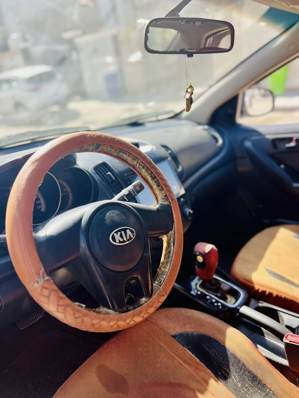 سلام عليكم رمضان كريم على الجميع انشالله من رخصة مدير الكروب عندي سيراتو للبيع موديل ٢٠١٢ رقم مثنى مشروع وطني بسمي شخصين تتحول وين مكان السيارة بيهة ضربة بل جاملغ خلفي فقط وعوزهة شويه ترتيبات بس اني مفارغ كير محرك خير من الله تخم تاير جديد سعر ٦٥ قفل ماكو هيج سعر بس اني متوازي على بيع مكاني بغداد الجديدة هاتف *********** ممتواجد على النت اتصال فقط
