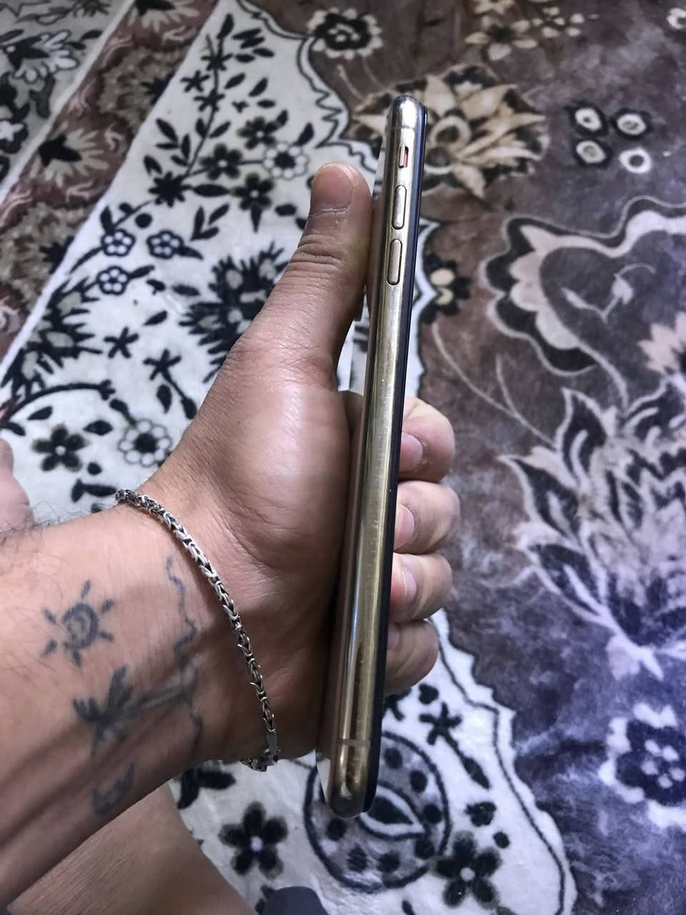 اكس اس ماكس ذاكره 256 الجهاز نضيف كدامك كله شغال مبدل شاشه وبطاريه شاشه اصليه ٣ خيارات وبطاريه اصليه فيس ايدي شغال كله الجهاز شغال مكاني بغداد حي الاعلام شارع البداله 
سعره 160 والله سعره جدا مناسب 

***********
وتساب فقط
