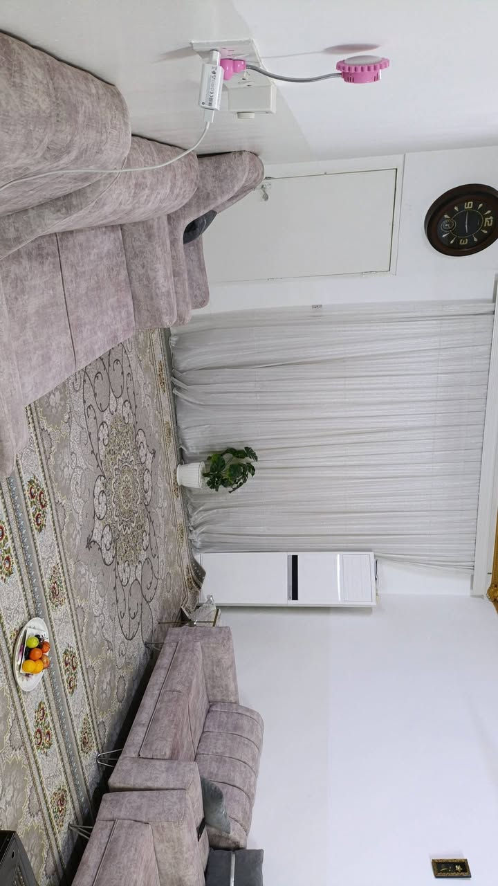 ئەم خانووە بۆ فرۆشتن و گۆڕینەوە 
ڕوبەری 160 مەترە دوو قاتە لە گەڕەکی ئاوارەکان نزیک هەموو خزمەتگوزاریەک بۆ نرخ کێ ویستی تێل بکات. ***********
