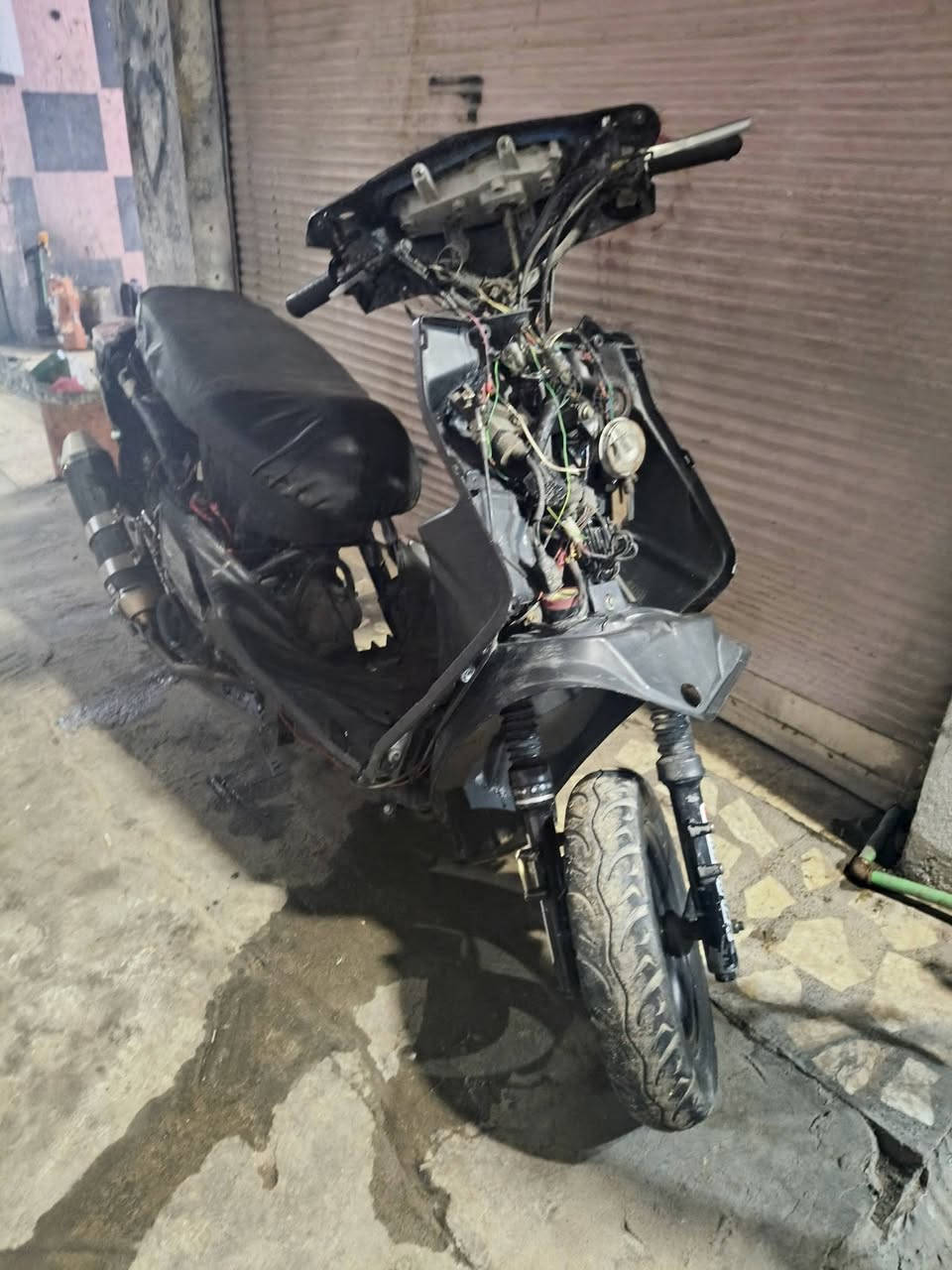 سلام عليكم دراجة سكنس مكينه ماكس مامفتوحه كهربائياته كله شغاله للبيع 125وبيه مجال مكاني نجف حي الانصار وهاذه رقمي ***********بي واتساب مامتواجد على فيس
