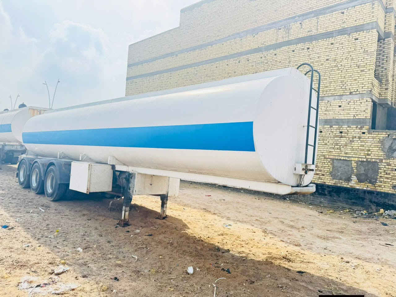 تانكي للبيع جوبلس 3محاور مزوج تخم تاير التانكي بي تحويرة بنص ابيع على وضعة الشراي يتصل على الارقام التاليه ***********
***********
مكاني بصرة قرب ساحة سعد 
السعر 55ورقة وبي مجال بسيط
