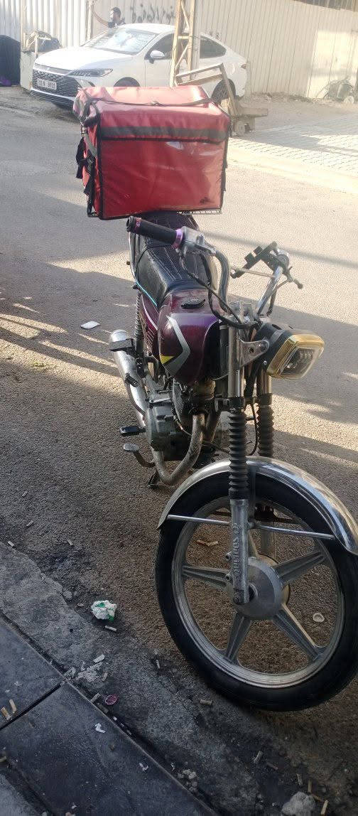 دراجة ايرانية 

النوع: تايكر
اوراق اصولي + كمركة مدفوعة يعني ترقم شوكت ما يعجبك ونسوي مكاتبة
محرك 2020 ما مفتوح لا ينضح دهن ولا ينقص ولا بي شي صوت صافي 
شاصي 2020
بيها ضفيرة كاملة شغالة جديدة
تايرات جديدة 
دراجة تاكل الشارع ما مشتغلة دليفري دهن كل اسبوع ابدله ومدللها دراجة ما متعوبة 

السعر 450 وبيها مجال حك الجية بغداد الكرادة داخل 

متواجد فيس
متواجد واتساب ***********
