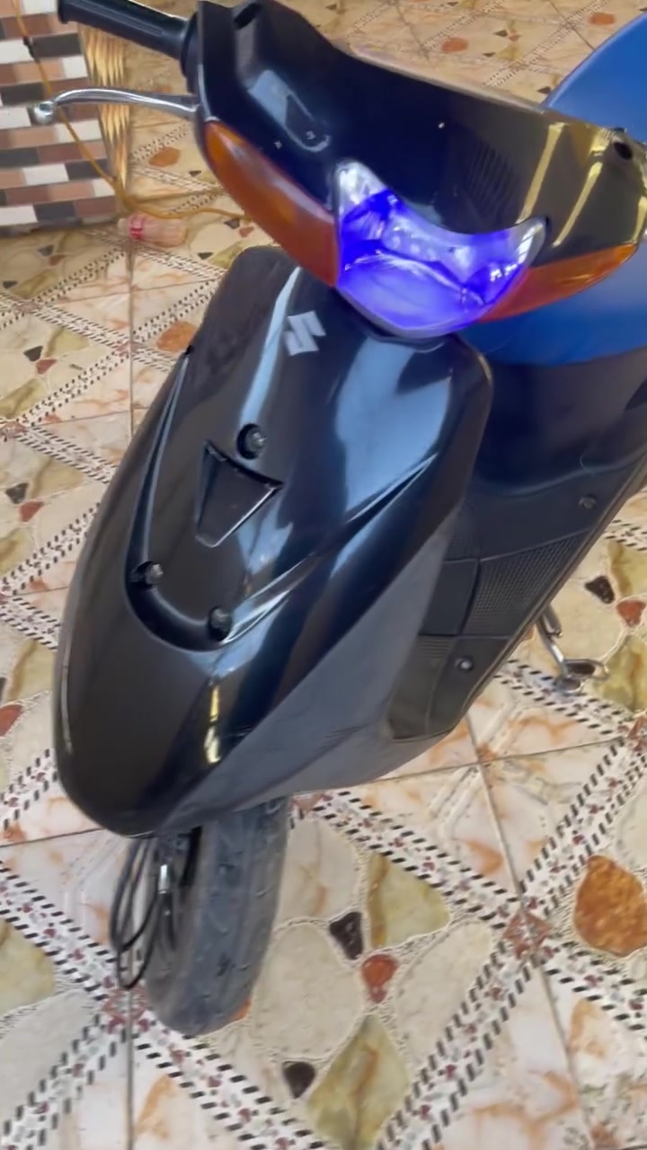 سلام عليكم دراجه ساسوكي رياضي للبيع كفاله عامه يعني وكيل  بعدها ع وضع البلادي الدراجه ما ناقصها اي شي سعرها ٤٠٠ 
الهاتف *********** واتساب واتصال مكاني المجر
