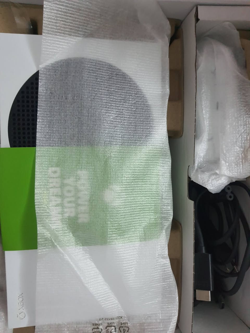 السلام عليكم 
Xbox series S استخدام قليل جدا يعني اخ الجديد حسب مامبين بالصور سعره فقط ٣٧٥ 
***********
