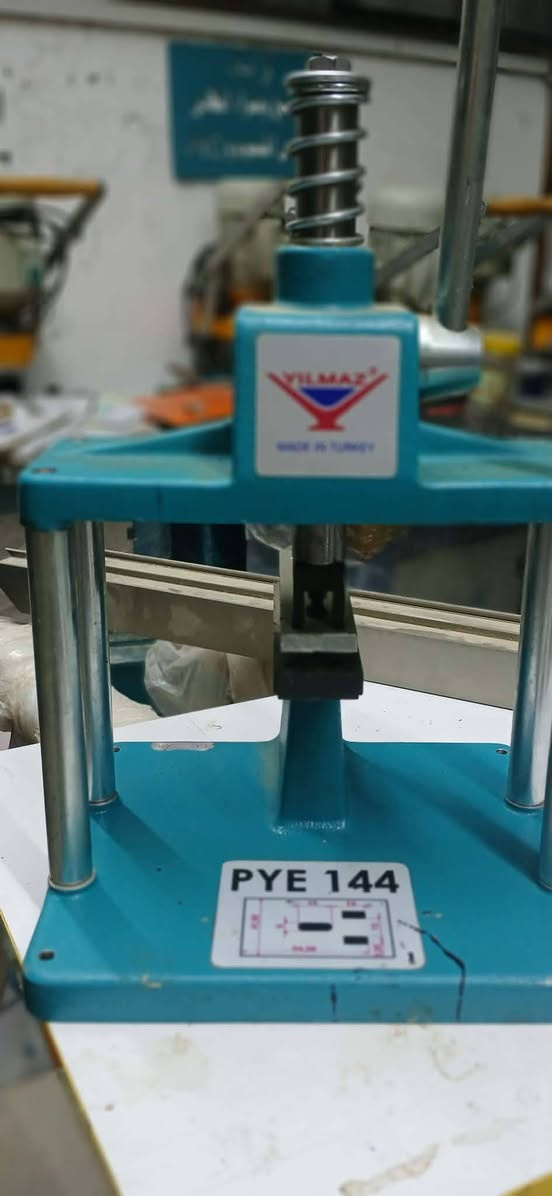 ثاقبات يلمز نظافه 95%
مفصلي مسح 
مفصلي مقوس ايطالي
***********
