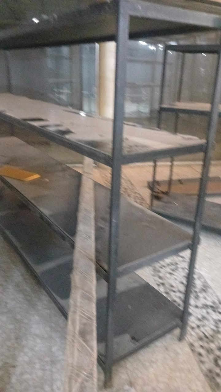 بيع سريع رفوف حديد و رفوف خشب دنك ستيل
العنوان بغداد حي الجامعة 
***********
