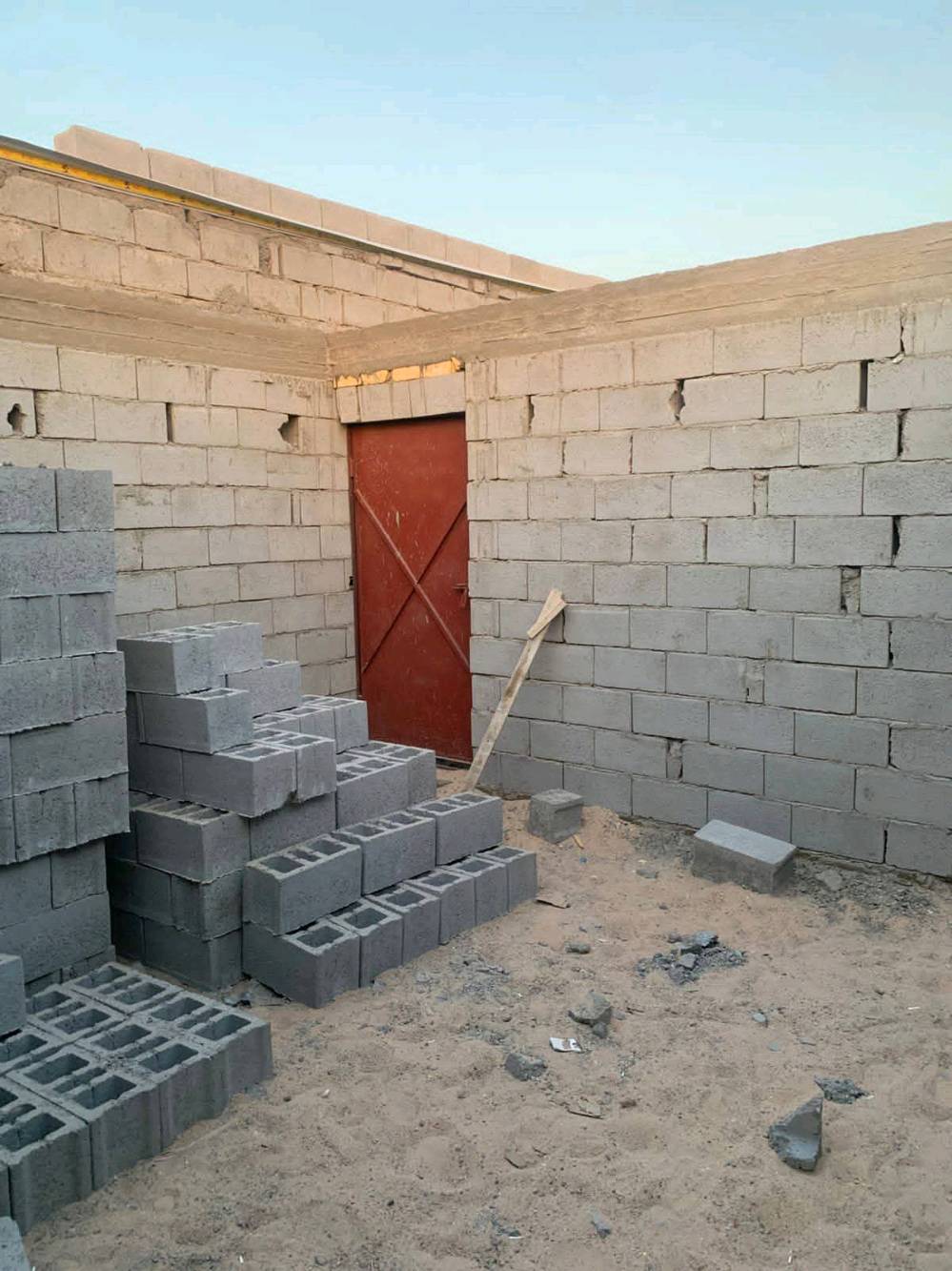 سلام عليكم هيكل وقف سني واصل للرباط أو بي بلوك يوصل للسكف مجاري كامله شغل درجه أوله المساحه 100 /5/20 العنوان أبو الخصيب ابو كوصره شارع الرحمان رقمي *********** سعر 20