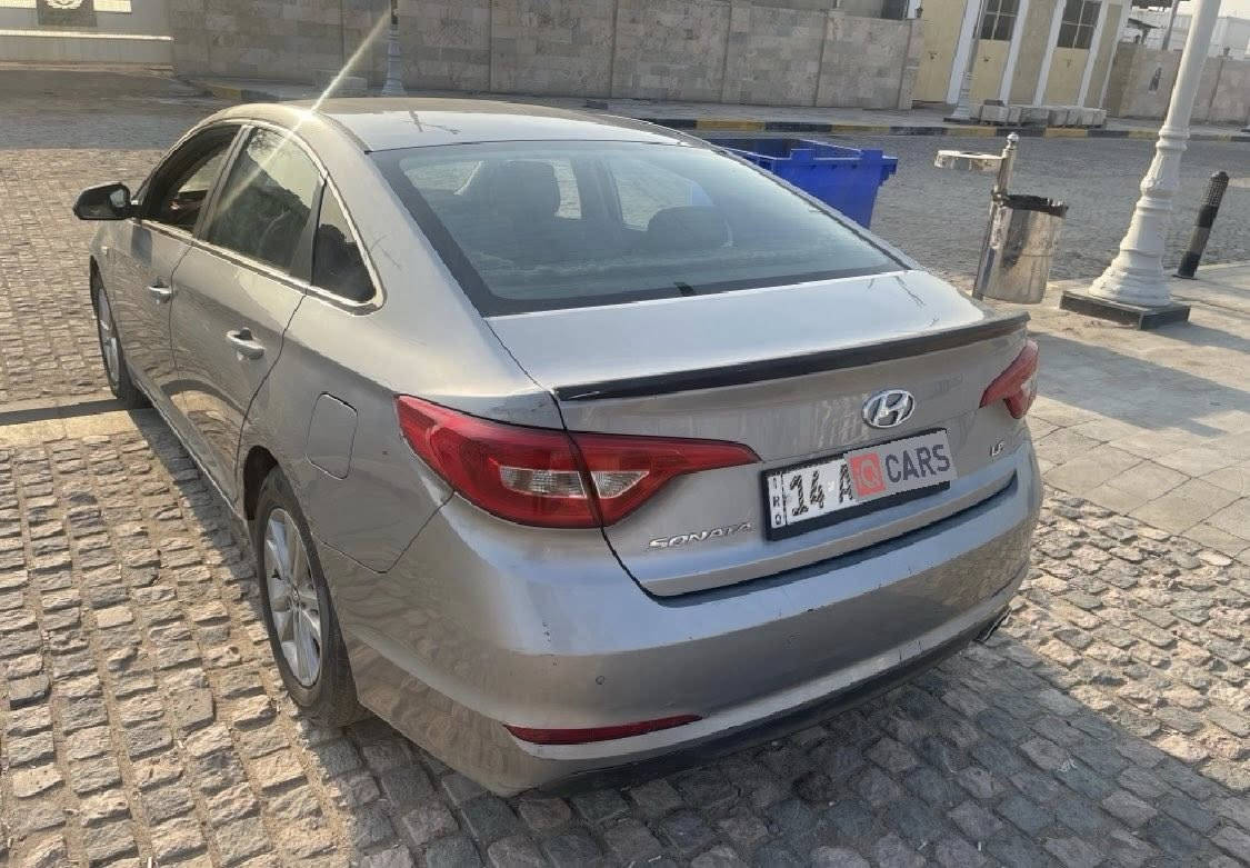 السلام عليكم شباب سوناتا 2017 ( كوري ) مواصفات LPi السياره نضيفه شوف العين رقم بصره مشروع وطني سنويه صالحه 2030  بسمنه السياره تحويل بنفس اليوم لا وكاله ولا مكاتبه كبل تحويل السعر ( ١٣٥) قفل السياره مكانها بصره ***********
