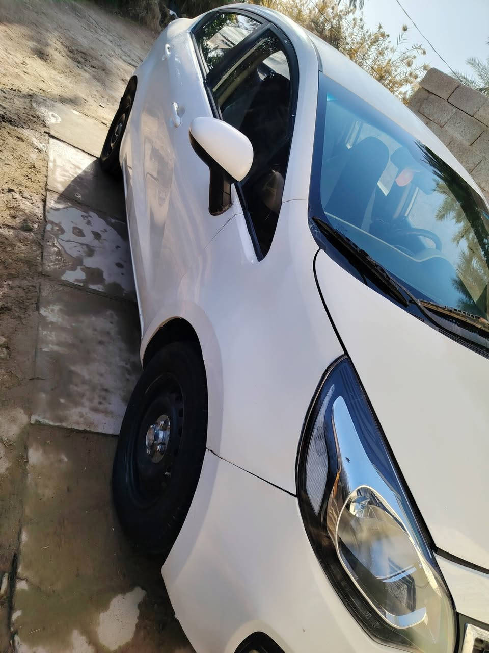 السلام عليكم.. بيع مستعجل كيا ريو موديل ٢٠١٣ خليجي مكينة ١٦٠٠ اللون ابيض رقم كربلاء دولي السيارة جاهزة كير مكينة حدادية بيه طخة زغيرة با الجاملغ الأمامي مكان السيارة ديوانية السعر ٧٨$ وبيه مجال حك الجية الشراي يتصل *********** ابو عباس
