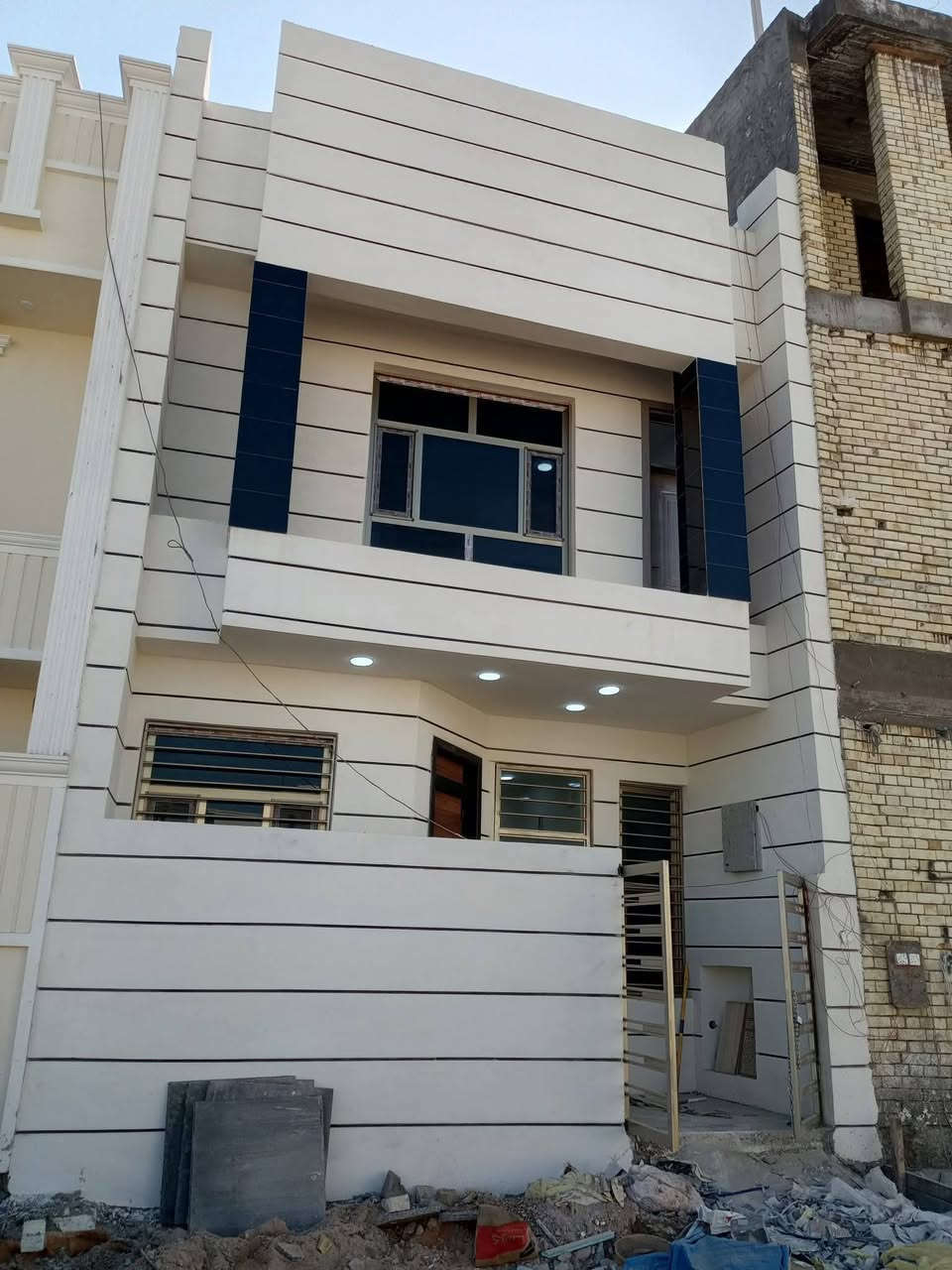 بمناسبه عيد الفطر اي احد يريد يصبغ غرفه فقط ب40 الف للغرفه الواحده وشغل درجه اولى ويدللون علق شعدك تصبغ واني اطبلك خاص عرض محدود***********
