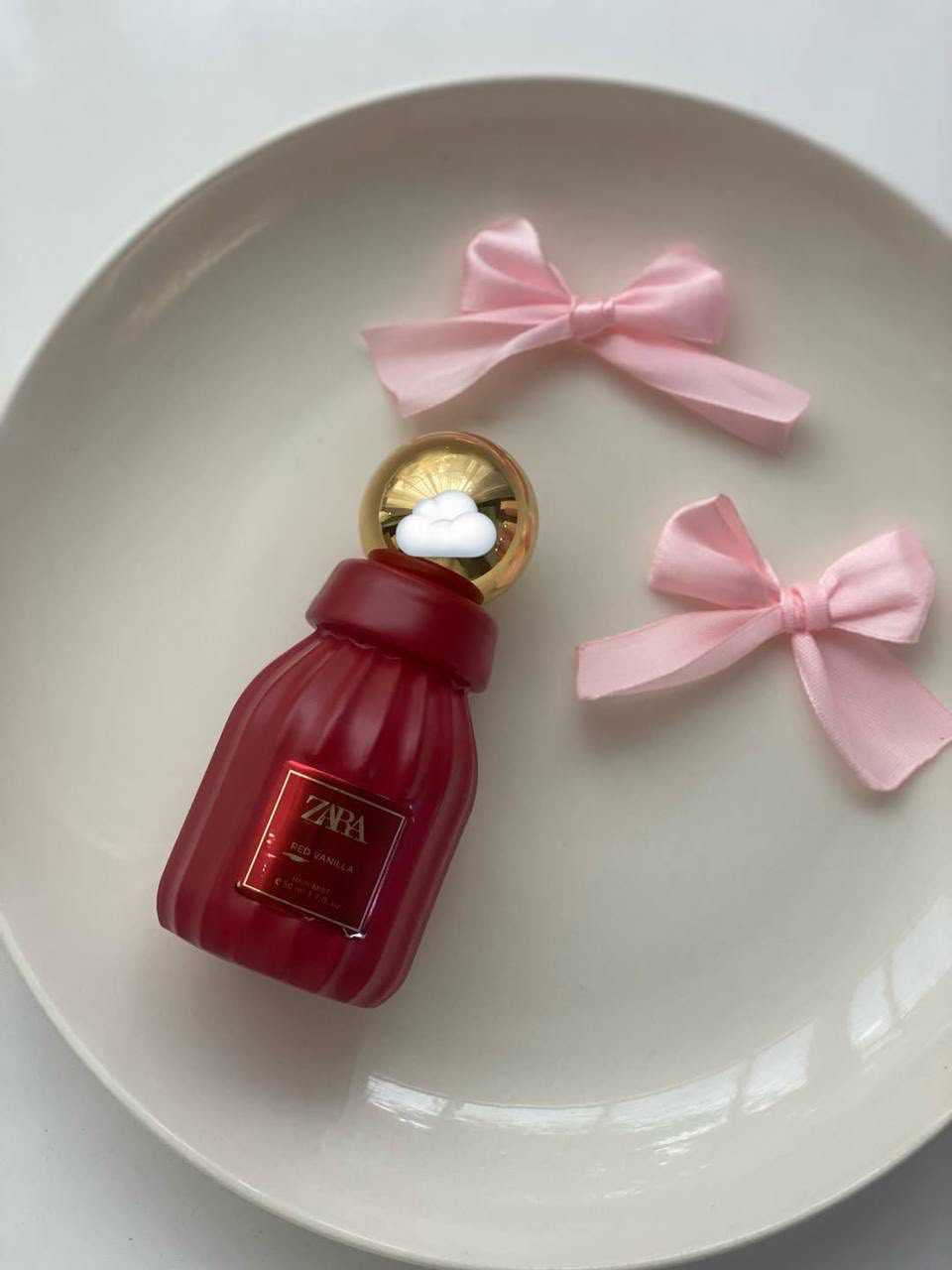 أنوثتك وجاذبيتك 💆‍♀️ الغيمة السحرية اللي تعطر يومك ✨
كل لون من هذه المجموعة يمثل مود وشخصية ثانية تماماً 🧴:
🍊 Peach Glow: انتعاش الخوخ الفاكهي اللذيذ لصباح مليان حيوية ☀️
🌸 Pink Flambé: نعومة وسويت تشبه غزل البنات والمسك، قمة الأنوثة 🎀
🍏 Applejuice: طاقة ونظافة وانتعاش التفاح الأخضر والزهور 🍃
🍒 Red Vanilla: دفء وفخامة الفانيليا والتوت للمناسبات والليل 🌙
🤍 Fields at Nightfall: ريحة بودرية هادئة، ياسمين وخشب صندل تاخذ العقل ☁️
🔮 Violet Blossom: جاذبية زهرة البنفسج واللوز الدافئ، ريحة غامضة ومثيرة 💜
ثبات، خفة، ولمعان، وريحة تتحرك معك مع كل هبة هواء 💨 تنعش روحك!
المنشأ  امريكي الاصلي 🇺🇸


**إذا كنت صاحب هذا الإعلان وتريد حذفه لأي سبب، رجاءا أرسل رسالة إلى الدعم الفني**