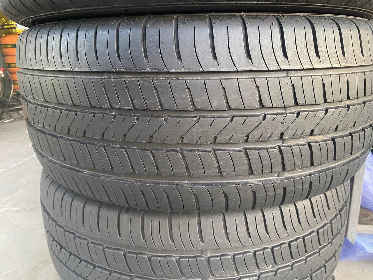 تخم دلوب يابني اصلي قياس 285/50/20 صلي تفصيخ لا فطر لا جغده وكلشي شرط الفحص صلي دلوووووب 
العنوان مجمع مشن ***********
