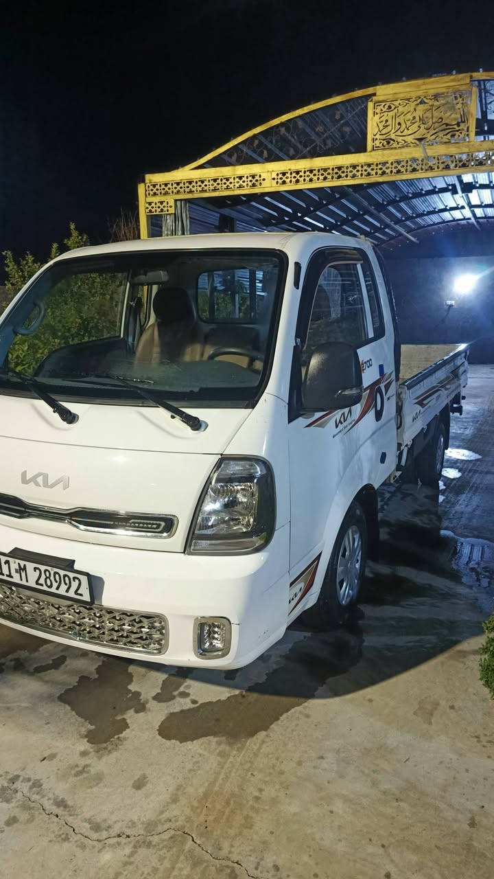 السلام عليكم
للبيع كيا حمل 
موديل 2024
كفاله عامه 
ماشيه 56 
تحويل ثاني يوم 
للاستفسار الاتصال على الرقم
***********
