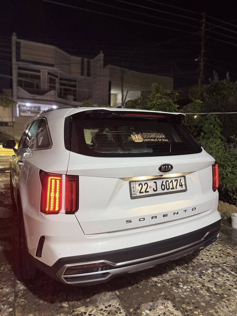 سلام عليكم سورنتو 2021 خليجي مكفولة 
السيارة على ايدي نايلون شركةبعدة بيها  كير مكينة على وضع الشركة بلاديات فول عدة البنرامة وهواي صارف عليها كماليات من ارضيات  وتغليف داخل نايلون حراري  ولصندوك 
🔹مواصفات 
🔹مري شفط +عند اقفال اوتو 
🔹اوتو لايت زينون 
🔹بصمة 
🔹ترحيب عند اقتراب 
🔹تشغيل عن بعد 
🔹مري شفط 
🔹داخل لونين 
🔹جلد بلادي 
🔹7راكب 
🔹كشنات كهربائي قلاب 
🔹تبريد بيانو شاشة 3قطع مركزي 
🔹اشاير بل مري 
🔹شاحن واير ليس 
🔹منافذ طاقة خلفية امامية 
🔹أنار محيطية مخفية 7 الوان 
🔹لايت زنون +كشافات 
🔹اوتو لايت 
🔹نضام نزول وصعود منحدرات 
🔹مود درايف 
🔹شاشة كار بلي +كامرة دوارة 
🔹حساسات خلفي +امامية
🔹مثبت سرعة 
🔹5 ويل كب
سيارة مكفولة من الصبغ وضربة بيها طخة بل باب على وضعها منزل صورتها مكاني حي جهاد اربع شوارع بيع 257 بيع او مراوس حسب رغبة 
***********
