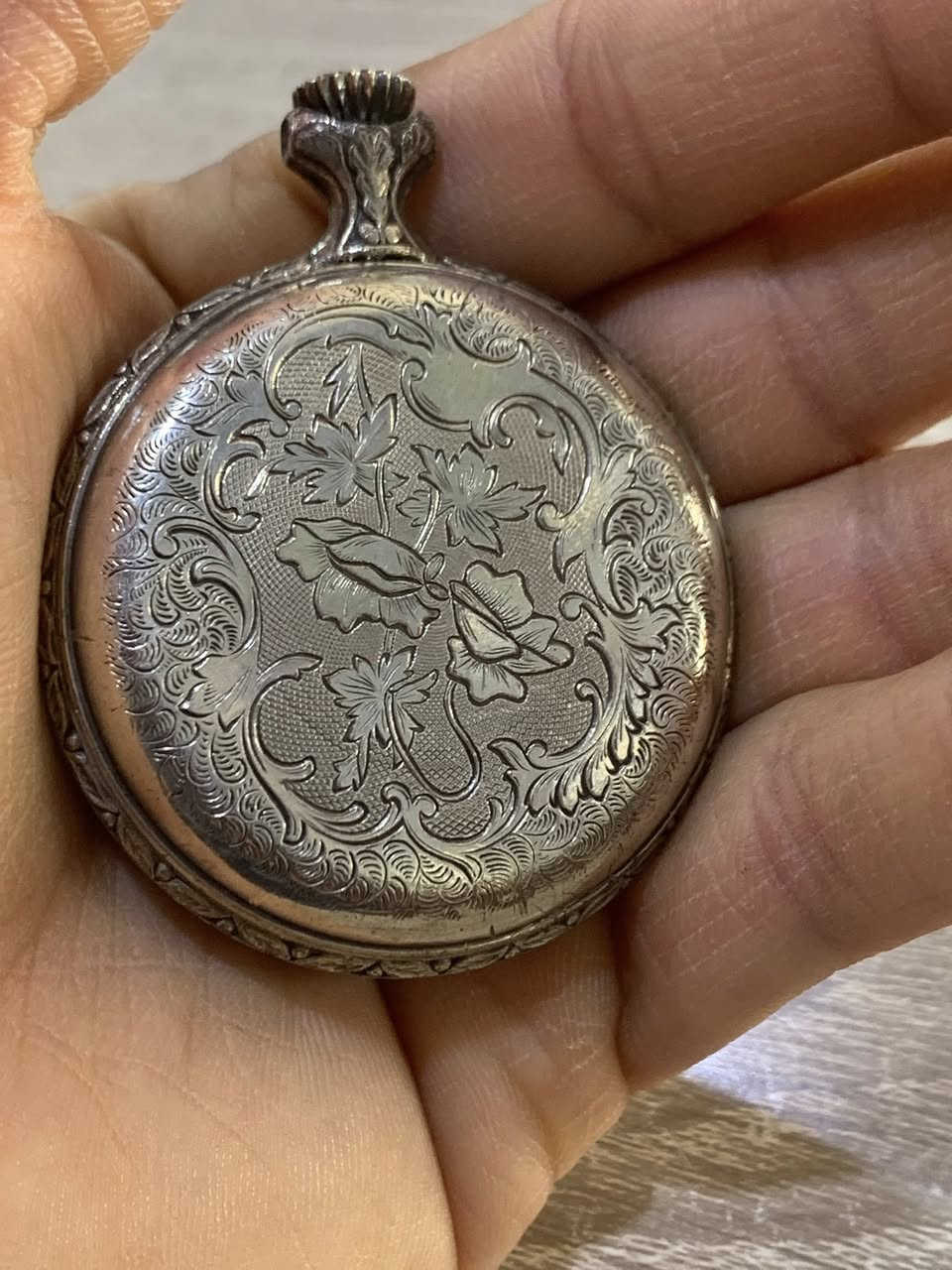 السلام عليكم للبيع ساعتين جيبي سويسري فنتج مع ساعة يد كاسيو دبل تايم مكينة ماطور غير مستخدمة السعر ١٢٥ الف يوجد توصيل لكل محافظات العراق Hussein Ibrahim @highlight


**إذا كنت صاحب هذا الإعلان وتريد حذفه لأي سبب، رجاءا أرسل رسالة إلى الدعم الفني**