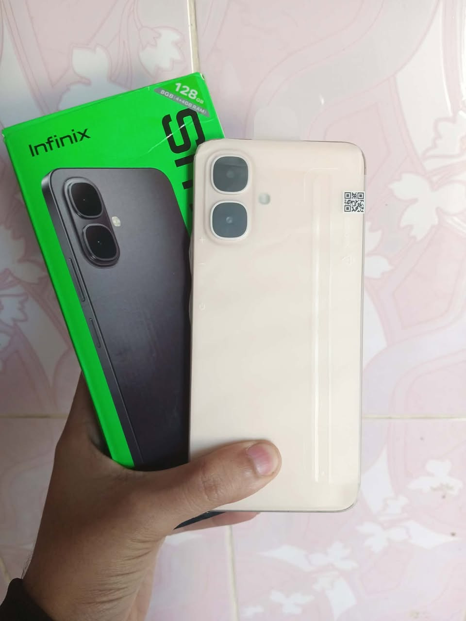 انفنكس سمارت 10 {مستخدم اقل شهر}
(ذاكره 128 عشوائي8)بطاريه 5000
(ملحقات: كارتون +شاحنه+لاسق)
       (سعره 105الف)  
م /نعمانيه شارع 60(***********)
