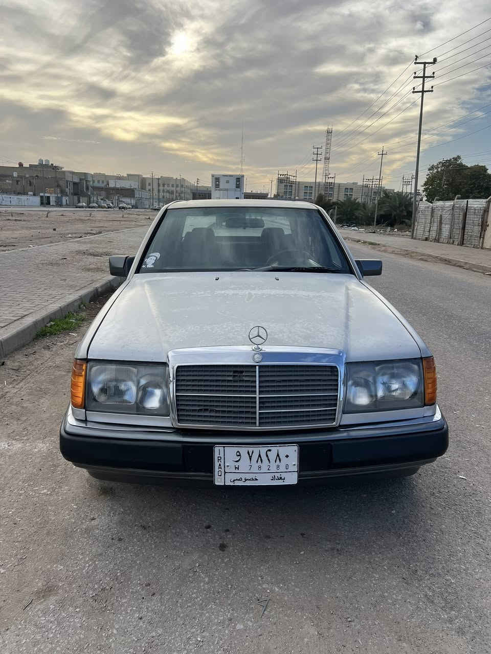 سلام عليكم مارسدس  دب للبيع رقم بغداد مشروع وطني 
موديل 1991 محرك بطه 2500 السياره مكفوله من الحادث مصبوغه عام للجماليه خياس ماكو قواعد دبلات عل وضع البلاد السياره جاهزه وحلوه تخم تاير جديد حداديه جديده السعر 55 وبيه مجال  قليل 
للاستفسار ***********
