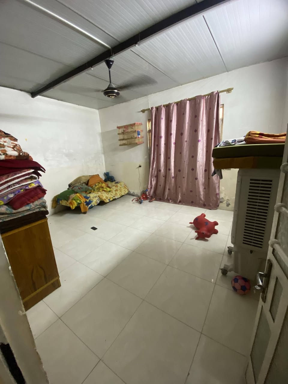 بيت تتجاوز لبيع زعفرانيه شارع الكهرباء 200 متر سعر21 وبي مجال ***********
