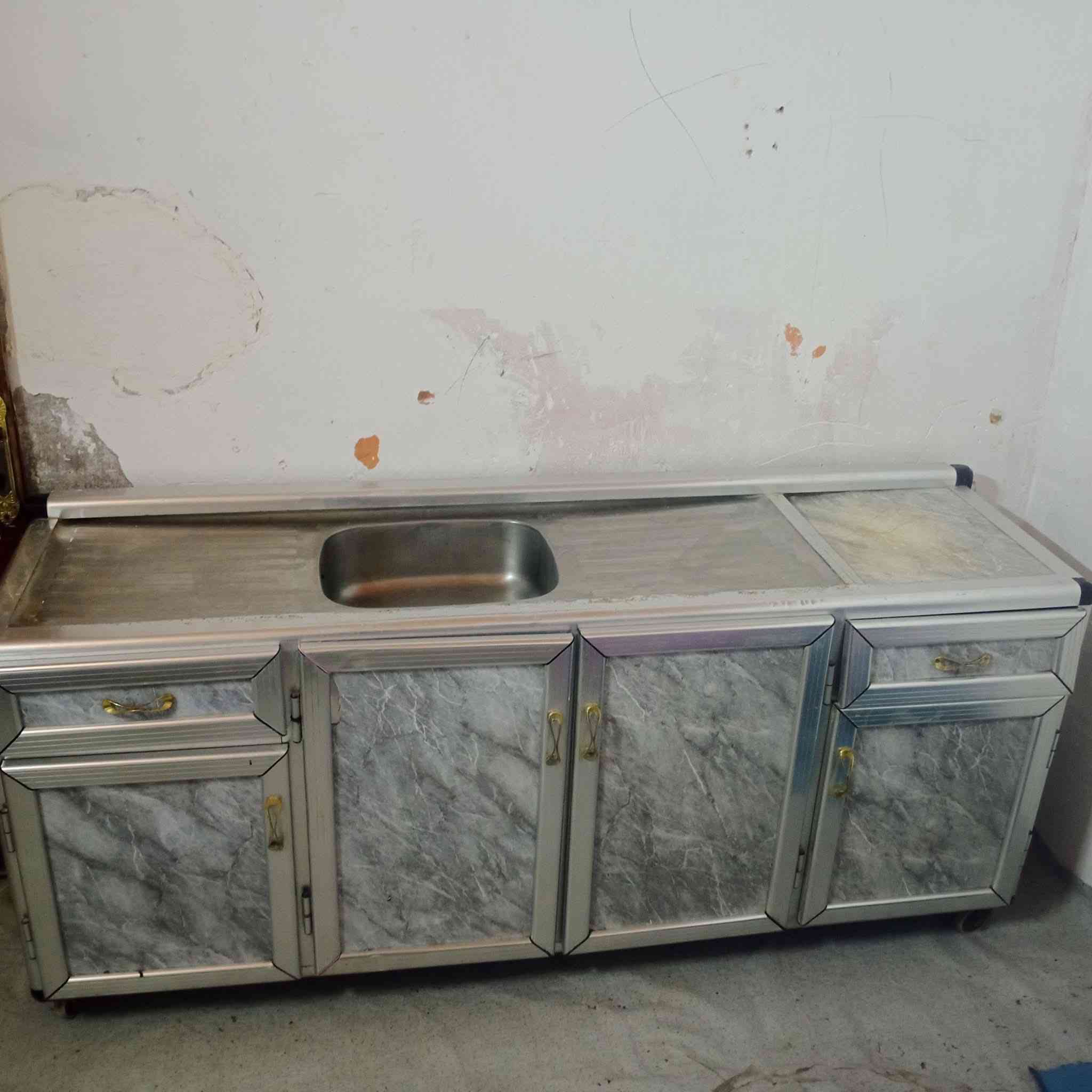 السلام عليكم
كاونتر قطعتين قياس مترين بيع مستعجل بسعر ١٣٠ الف للاستفسار الاتصال على الرقم ***********
