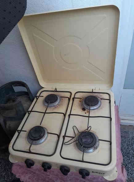 السلام عليكم طباخ منضدي نضيف كلش ناره زركه مع قناني عراقيات ثنين فارغات سعرهن طباخ وقناني ب١٢٥الف قفلهن العنوان بغداد حي الجهاد واكو توصيل بلاش الشراي يتصل واتساب 
***********
