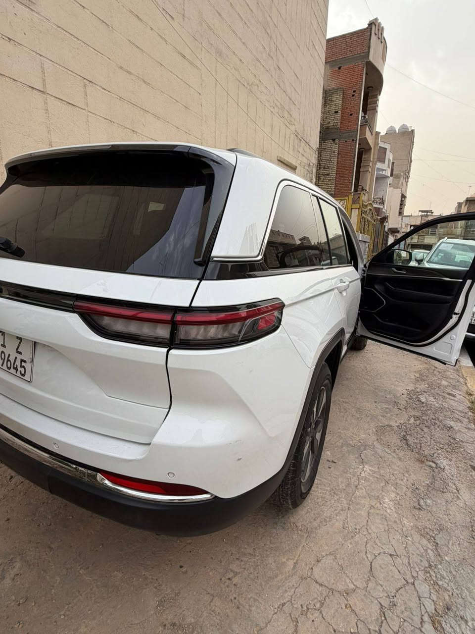 جيب  2024 ليمتد 4Xe

هايبرد بلك إن وارد أمريكي
المواصفات:
موديل 2024
فئة Limited 4Xe
محرك 2.0 تيربو + هايبرد بقوة 375 حصان
الممشى 34,000 ميل
رقم بغداد
التفاصيل:
السيارة كلين بدون ضربات
فقط الصندوق متأثر
بدون إيرباغ
نظام الهايبرد:
تشحن وتمشي كهرباء فقط لحدود 45 كم بدون استخدام البنزين
مناسبة جداً للاستخدام داخل المدينة
التجهيزات:
دفع رباعي
بانوراما
رادار 360 درجة
نظام تحديد المسار
حساسات أمامية وخلفية وجانبية
خمسة أوضاع قيادة للطرق المختلفة
كير ماوس
شفتات ستيرن
هاند بريك بصمة
مقود جلد مع تدفئة
تبريد مقعدين
المميزات الإضافية:
لايتات LED
هيترات للكراسي
شاشة كبيرة دجتل مع GPS
كراسي ميموري
نظام صوت Alpine
تشغيل عن بعد
نظام محاكاة العجلة الذكي
نظام فرملة تلقائي أمامي وخلفي
الموقع: بغداد

رقم صاحب سيارة ***********
