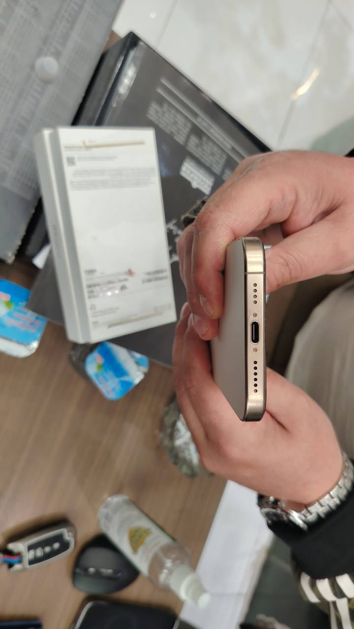 سلام عليكم إيفون ١٦ بروم إكس للبيع 
نضافه١٠٠ بل الميه
استعمال قليل 
بطاريته ٩٤
٢٥٦ ذاكره
السعر ١٤٠٠ 
تواصل وات ساب ***********
العنوان بغداد الدوره
