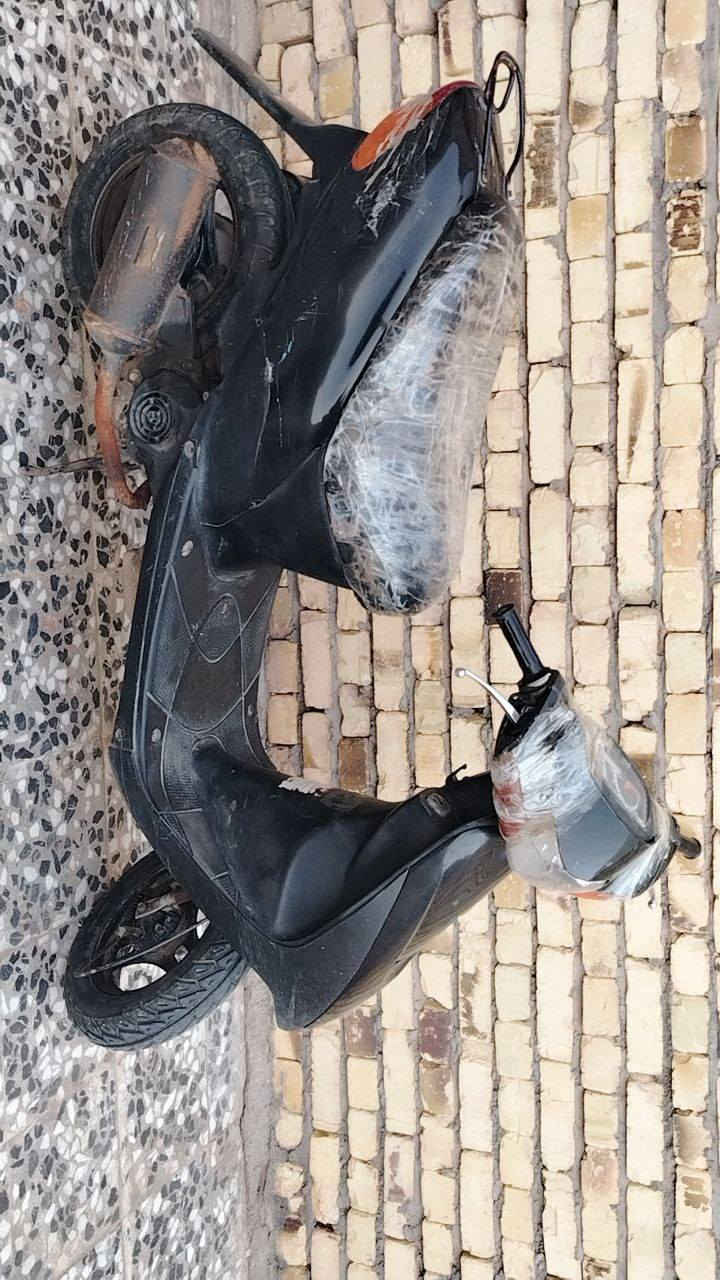 دراجة ساسوكي عاطلة يرادلها شرگ 
السعر 80 قفل 🔓🔓🔓🔓
العنوان حي الوحدة الاسلاميه قرب مركز الشرطة
***********
