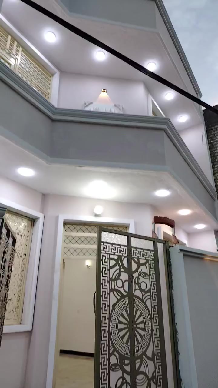 السلام عليكم
بيت مساحه ٩٠ متر لليجار يحتوي على ثلاث غرف نوم و استقبال و مطبخ و ثلاث صحياات 

بناء جديد غير مسكون سابقا سعر الإيجار 500 

العنوان السلطان الثالث على الشارع الاروائي مباشر
***********  اتصال + واتس
