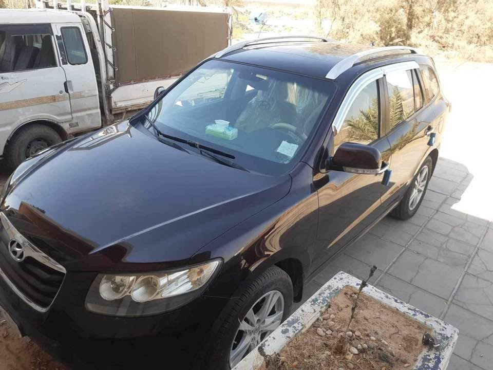 السلام عليكم 
للبيع بأسمي
سنتافيا ٢٠١٠ خليجي 
٦ سلندر
٧ راكب
فول بصمه فتحه
***********
السعر / ١٣٥ ورقة 
ملاحظة/ المكينه بيها صوت
