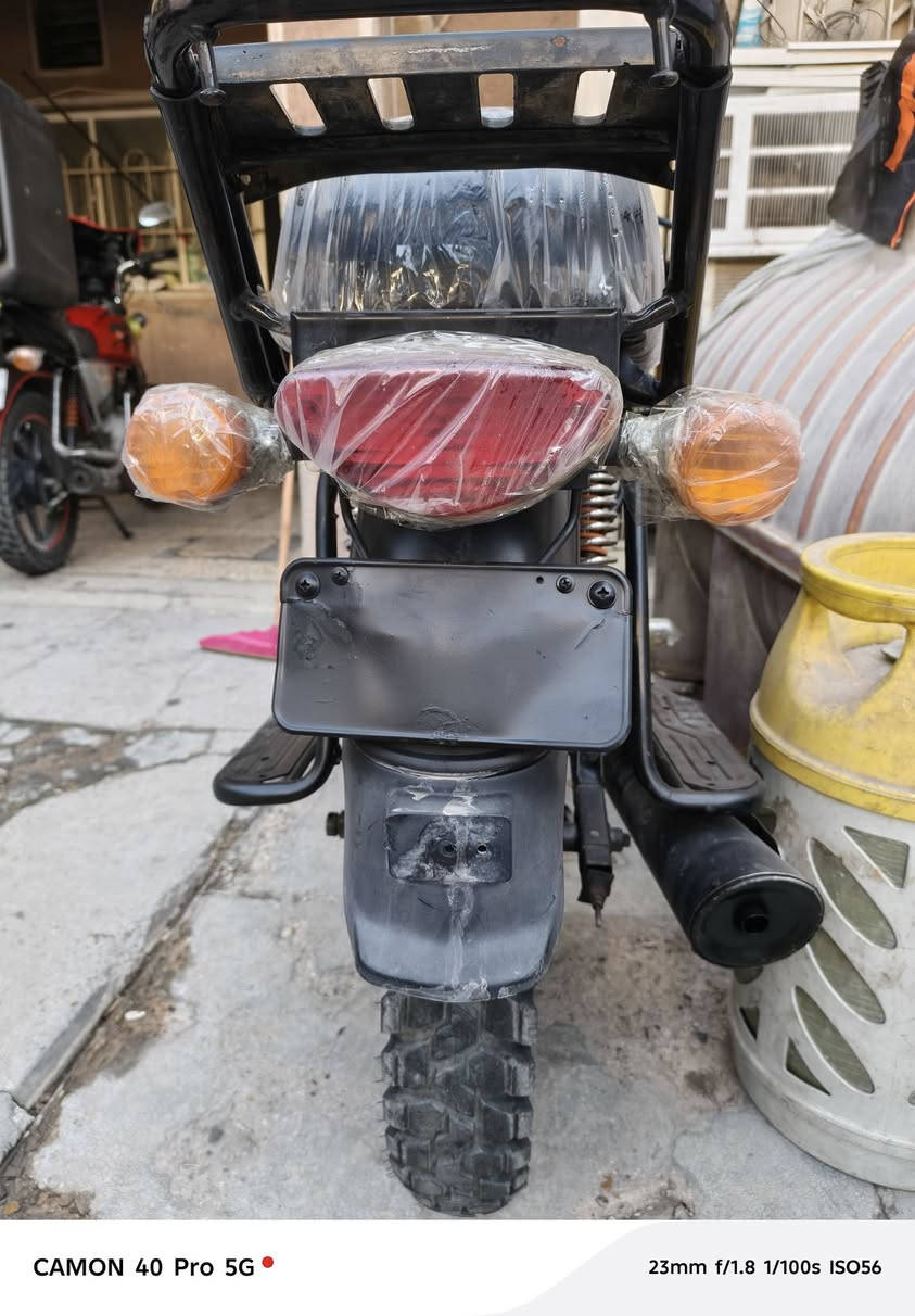 يالله سلام عليكم دراجه بوكسر موديل 2021محسوبه عل 2022 درجه كامله اي نقص مابيه شغل او ابوجهك للشغل مكينه خير من الله اوراقه كامله شرط الترقيم دراجه نضيفه او مامتعوبه مثل ماموضح بل صوره تجي او اشوف ابعينك انضف من الصور السعر 1550مليون او خمسميه او خمسين او بيه مجال حك الجيه الشراي يتصل عله هاذه الرقم ***********بي واتساب مامتواجد عل فيس
