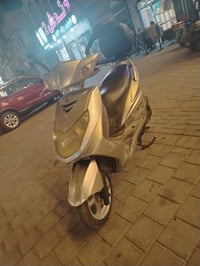 دراجه سكنس فحل نوزل دراجه جديده مال جناي مابيها اي نقص نقص بس كيلو متر...