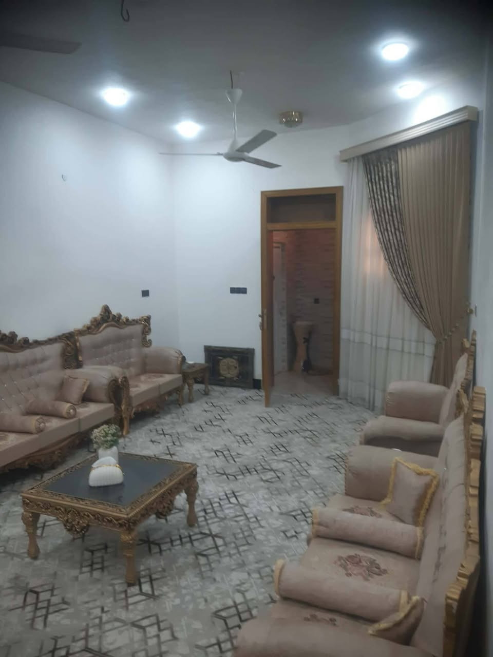 بيت طابو صرف للبيع 
===============

المساحة ٢٥٠ متر  طابق واحد 
====================
الموقع  ام العصافير من جهه المجسر شارع ٢٠ التجاري 
شارع مدرسة الطوفان الاقصى
==================================
يحتوي البيت على 
غرفتين 
صالة 
براني 
مطبخ
طارمة كبيرة وحديقة
صحيات داخلية وخارجية
 الطابق الثاني مخزن كبير  على كبر الصالة الجوه 
===============================
سنة البناء ٢٠٢٢
==================

للاستفسار اكثر مراسلة الصفحة


**إذا كنت صاحب هذا الإعلان وتريد حذفه لأي سبب، رجاءا أرسل رسالة إلى الدعم الفني**