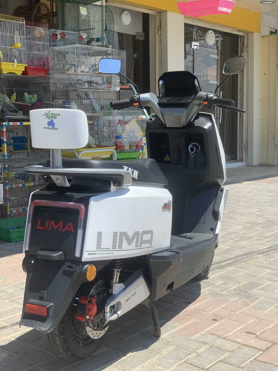 ليما الوحش مستخدم ٣ اشهر فقط سرعه ٨٠ شرط نظيف ٦ بطاريات ضمان سنه عقل وملف سعر ٧٥٠ الف مو شراي لايراسل


**إذا كنت صاحب هذا الإعلان وتريد حذفه لأي سبب، رجاءا أرسل رسالة إلى الدعم الفني**