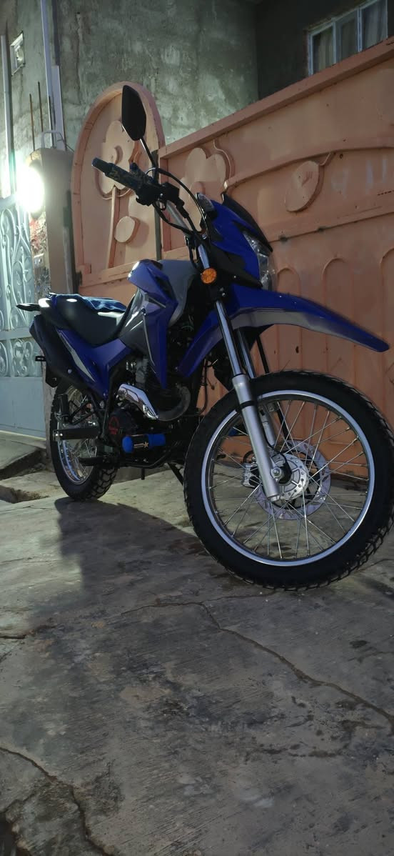 السلام عليكم 🌹🤚

   دراجة قفاز مكينة سودة 

  ماشي 1300    الف وثلاثمية مشدود قبل شعر

        نضافة كما موضح شخط مابي من فوك لي جوة 

                  للاستفسار *********** اتصل وبي واتساب
