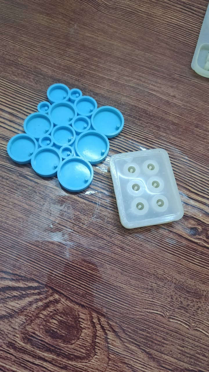 متوفر قوالب حجر وقوالب ريزن وريزن قليل جدا للبيع الاستفسار خاص او واتساب***********
