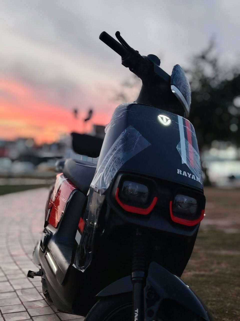 للبيع للبيع
دراجة ريان ام عيون
المواصفات
لون اسود مميز
6 باتري 
نضام بارك
نضام الرجوع إلى الخلف
نظام تثبيت سرعة
نظام 3 سرع
نظام قاطع دورة
نظام abs
منفذ شحن USB
نظام بصمة وسويج 
نظام حماية سرقة 
وصله موجود غراضه كامله 
الدراجة زيرو صالها اقل شهر 
محتاج فلوسه وريد ابيعها 
العنوان بغداد زيونة 
لاستفسار ***********
