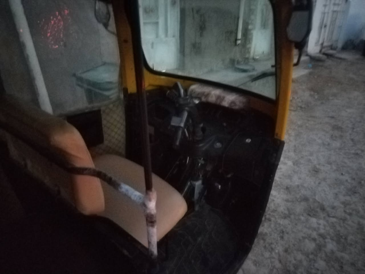 تكتك  شوفت  عينكم للبيع تي في اس موديل 20 سنويه سعره 4.500ملاين مكاني بغداد الشعب ***********  شراي يتصل
