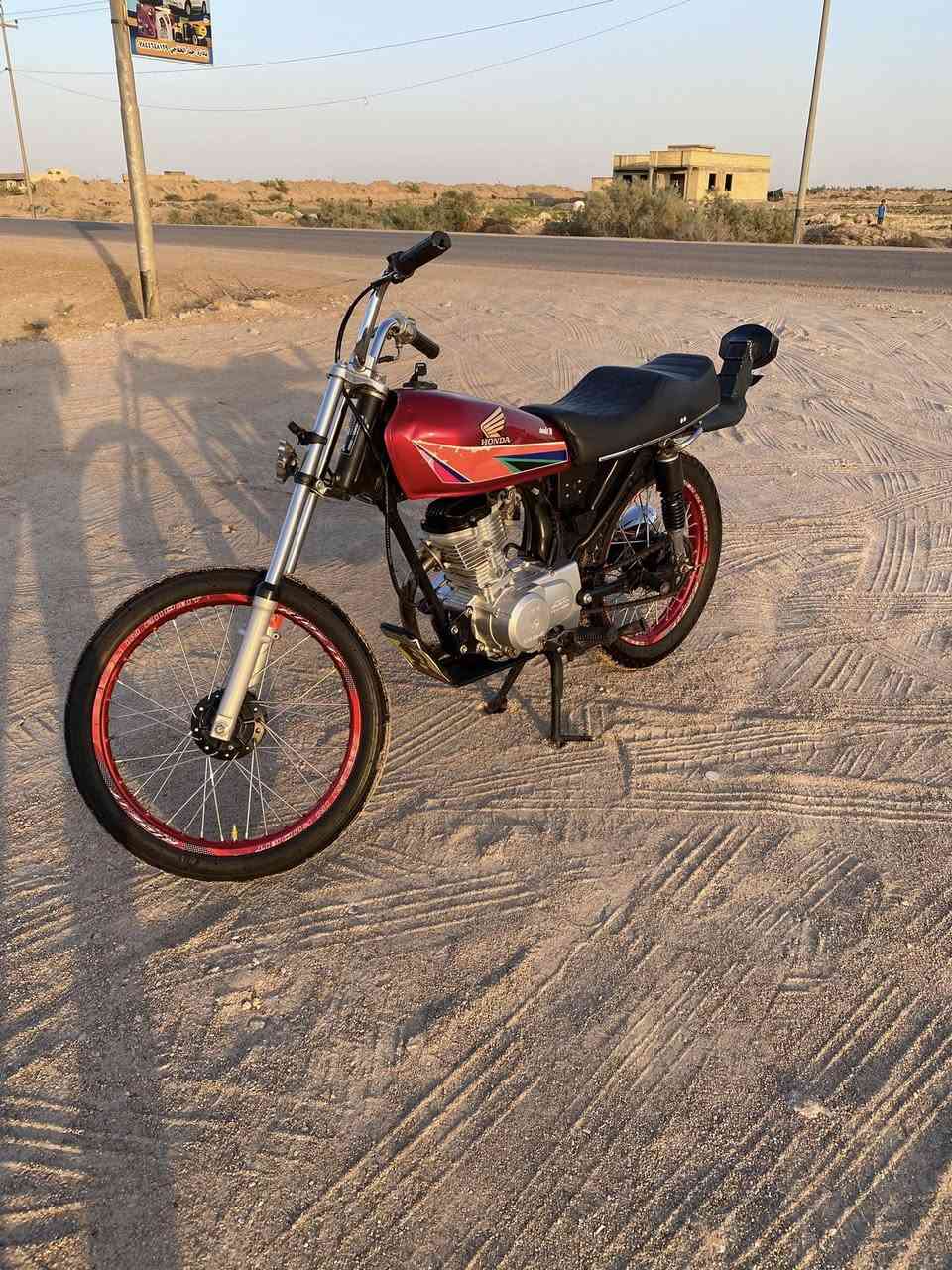 سلام عليكم سيجي نامه للبيع مديل 25دراجه احله من صوره مبدل ولفات شاصي 25شلامجه كلك سعر600وبيه مجال مكان ناصريه حي سبل ***********
